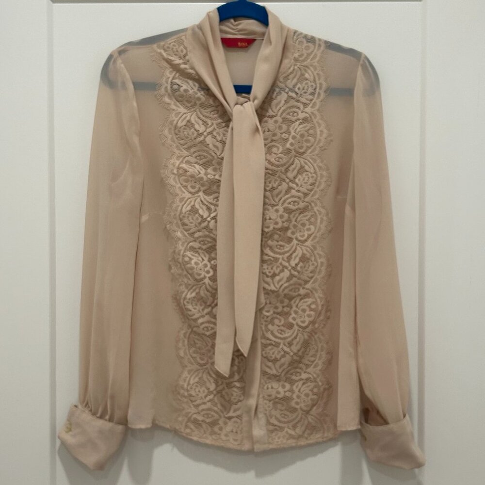 G.I.L.I. beige bowtie blouse with scalloped lace detail (M) - Picture 2 of 7